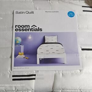 Twin/Twin Extra Long Satin Quilt White/Black - Room Essentials: Midweight